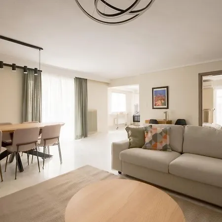 Spacious Elegant Luxurious